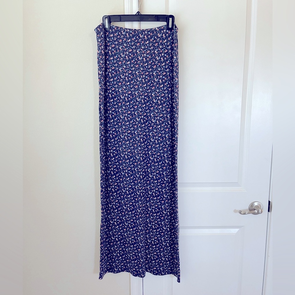 Floral stretchy maxi skirt size M